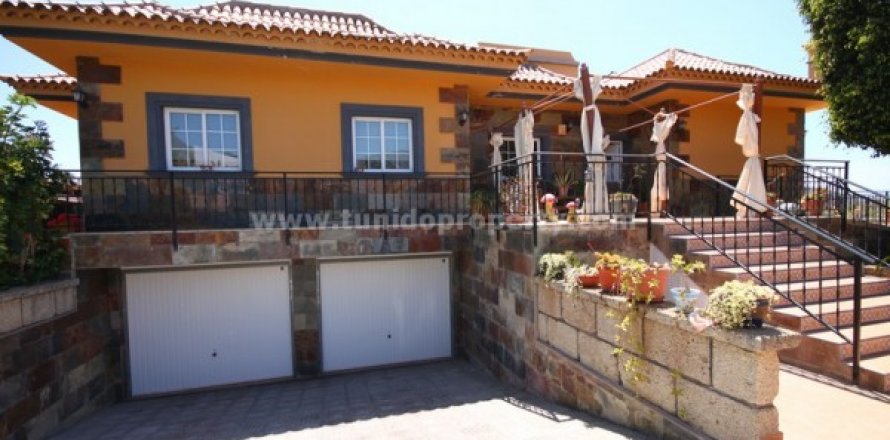 Villa Buzanada, Tenerife, Spanien 3 Schlafzimmer, 300 m2 Nr. 24306