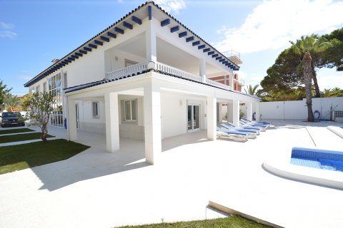 Villa zum Verkauf in Cabo Roig, Alicante, Spanien 9 Schlafzimmer, 470 m2 Nr. 19351 - Foto 3