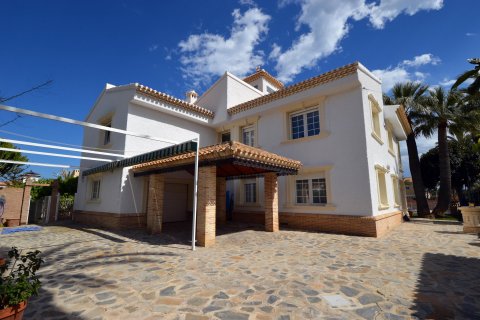 Villa zum Verkauf in Cabo Roig, Alicante, Spanien 6 Schlafzimmer, 450 m2 Nr. 19243 - Foto 1
