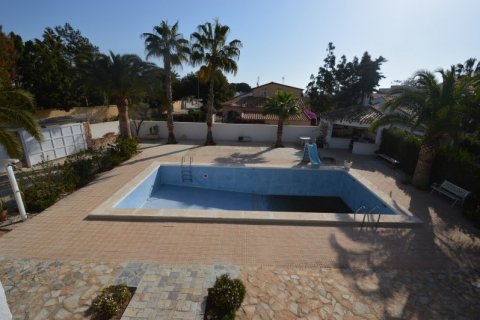 Villa zum Verkauf in La Zenia, Alicante, Spanien 6 Schlafzimmer, 400 m2 Nr. 19187 - Foto 2