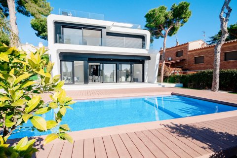Villa zum Verkauf in Platja D'aro, Girona, Spanien 4 Schlafzimmer, 374 m2 Nr. 30980 - Foto 2