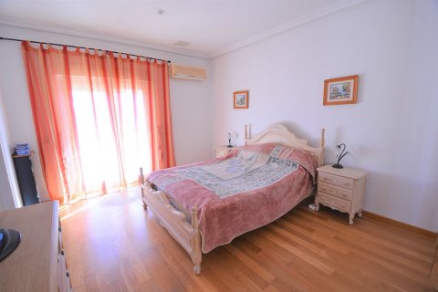 Villa zum Verkauf in La Zenia, Alicante, Spanien 6 Schlafzimmer, 650 m2 Nr. 35319 - Foto 10