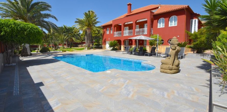 Villa in La Nucia, Alicante, Spanien 5 Schlafzimmer, 800 m2 Nr. 42587