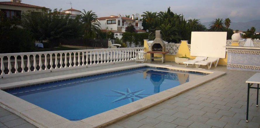 Villa in Roses, Girona, Spanien 3 Schlafzimmer, 120 m2 Nr. 41409