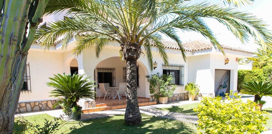Villa in Cabo Roig, Alicante, Spanien 4 Schlafzimmer, 266 m2 Nr. 41221