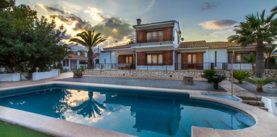 Villa in Alfaz del Pi, Alicante, Spanien 4 Schlafzimmer, 376 m2 Nr. 43774