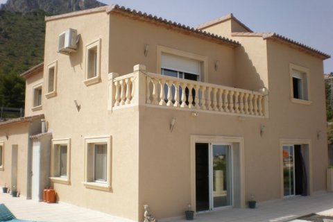 Villa zum Verkauf in Calpe, Alicante, Spanien 5 Schlafzimmer, 250 m2 Nr. 45612 - Foto 1