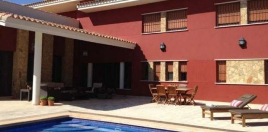 Villa in El Campello, Alicante, Spanien 6 Schlafzimmer, 700 m2 Nr. 44433