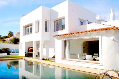 Villa zum Verkauf in Alfaz del Pi, Alicante, Spanien 4 Schlafzimmer, 375 m2 Nr. 44146 - Foto 1