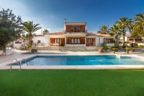 Villa zum Verkauf in Alfaz del Pi, Alicante, Spanien 4 Schlafzimmer, 376 m2 Nr. 43774 - Foto 3