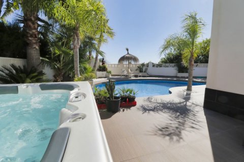 Villa zum Verkauf in Calpe, Alicante, Spanien 3 Schlafzimmer, 260 m2 Nr. 44312 - Foto 4