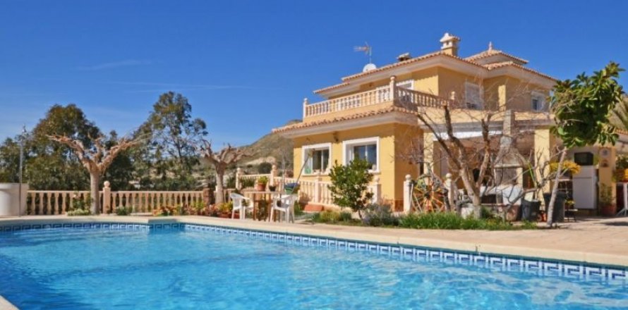 Villa in El Campello, Alicante, Spanien 3 Schlafzimmer, 450 m2 Nr. 44034