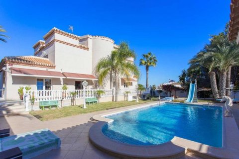 Villa zum Verkauf in Alicante, Spanien 6 Schlafzimmer, 700 m2 Nr. 41734 - Foto 1