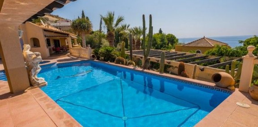 Villa in El Campello, Alicante, Spanien 4 Schlafzimmer, 300 m2 Nr. 44107