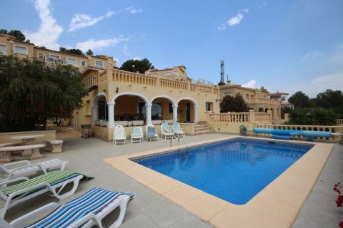 Villa zum Verkauf in Calpe, Alicante, Spanien 4 Schlafzimmer, 250 m2 Nr. 44461 - Foto 1