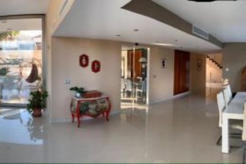 Villa zum Verkauf in Alfaz del Pi, Alicante, Spanien 5 Schlafzimmer, 1.03 m2 Nr. 42113 - Foto 9