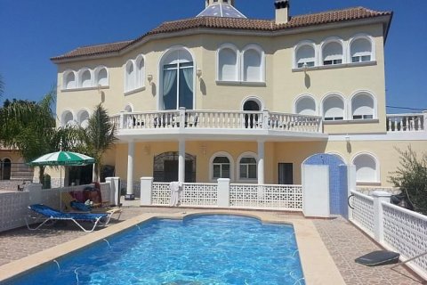 Villa zum Verkauf in Alfaz del Pi, Alicante, Spanien 5 Schlafzimmer, 818 m2 Nr. 44588 - Foto 1