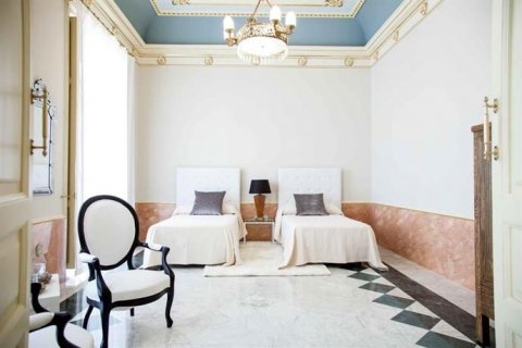 Hotel zum Verkauf in Valencia, Spanien 11 Schlafzimmer, 1400 m2 Nr. 44787 - Foto 7