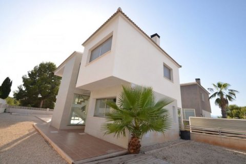 Villa zum Verkauf in Alfaz del Pi, Alicante, Spanien 3 Schlafzimmer, 200 m2 Nr. 44711 - Foto 1