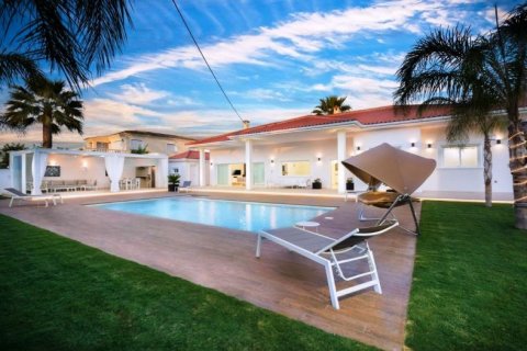 Villa zum Verkauf in Alfaz del Pi, Alicante, Spanien 3 Schlafzimmer, 300 m2 Nr. 44943 - Foto 1