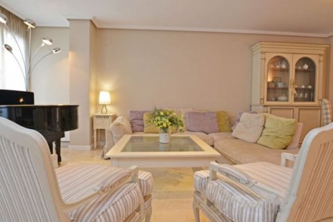 Villa zum Verkauf in Alicante, Spanien 5 Schlafzimmer, 490 m2 Nr. 44776 - Foto 4