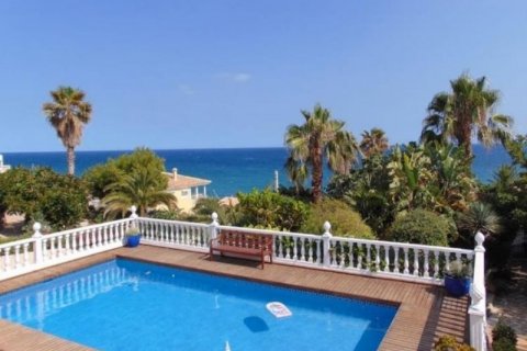 Villa zum Verkauf in El Campello, Alicante, Spanien 4 Schlafzimmer, 400 m2 Nr. 44094 - Foto 2