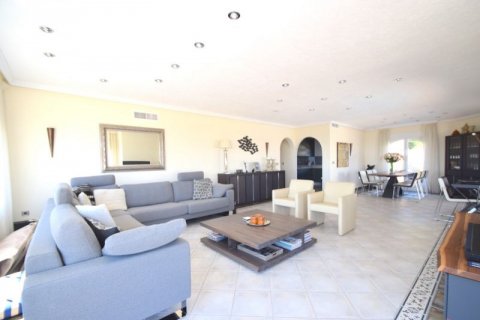 Villa zum Verkauf in Alfaz del Pi, Alicante, Spanien 5 Schlafzimmer, 390.39 m2 Nr. 44405 - Foto 9