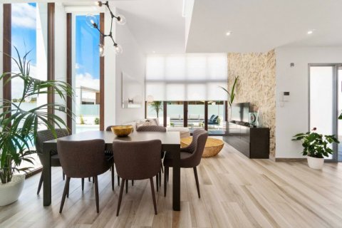 Villa zum Verkauf in Torrevieja, Alicante, Spanien 3 Schlafzimmer, 264 m2 Nr. 44503 - Foto 2