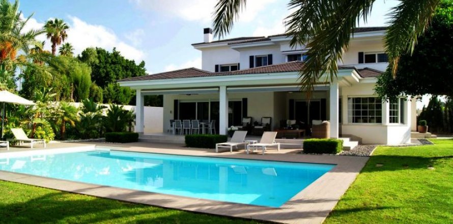 Villa Alicante, Spanien 4 Schlafzimmer, 550 m2 Nr. 42584