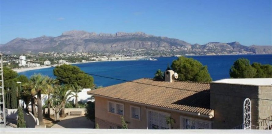 Villa in Alfaz del Pi, Alicante, Spanien 3 Schlafzimmer, 300 m2 Nr. 44165