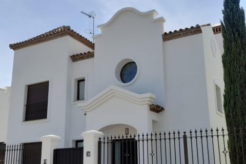 Villa zum Verkauf in Arroyo Vaquero, Malaga, Spanien 3 Schlafzimmer, 336 m2 Nr. 53561 - Foto 2