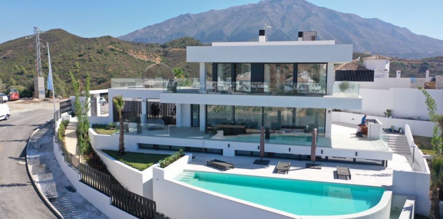 Villa in Nueva Andalucia, Malaga, Spanien 4 Schlafzimmer, 440 m2 Nr. 53400