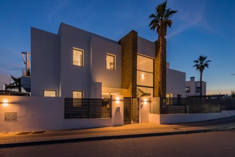 Villa zum Verkauf in Cabopino, Malaga, Spanien 5 Schlafzimmer, 635 m2 Nr. 53568 - Foto 1