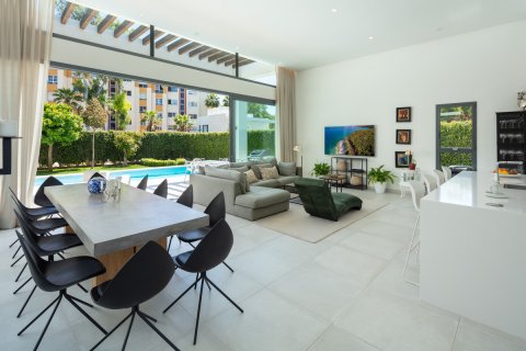 Villa zum Verkauf in Estepona, Malaga, Spanien 4 Schlafzimmer, 315 m2 Nr. 53553 - Foto 11