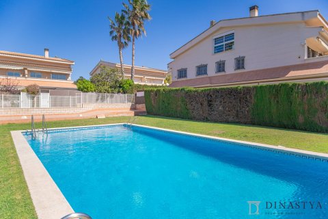 Townhouse zum Verkauf in Salou, Tarragona, Spanien 5 Schlafzimmer, 300 m2 Nr. 53648 - Foto 1