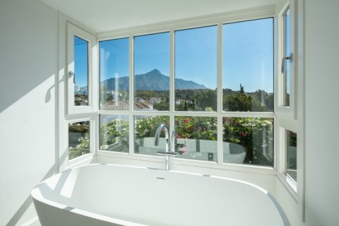 Villa zum Verkauf in Nueva Andalucia, Malaga, Spanien 5 Schlafzimmer, 373 m2 Nr. 53554 - Foto 10