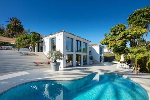Villa zum Verkauf in Nueva Andalucia, Malaga, Spanien 4 Schlafzimmer, 350 m2 Nr. 53504 - Foto 1