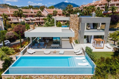 Villa zum Verkauf in Nueva Andalucia, Malaga, Spanien 5 Schlafzimmer, 592 m2 Nr. 53558 - Foto 1