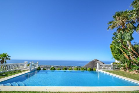 Villa zum Verkauf in Los Monteros, Malaga, Spanien 5 Schlafzimmer, 618 m2 Nr. 55333 - Foto 2