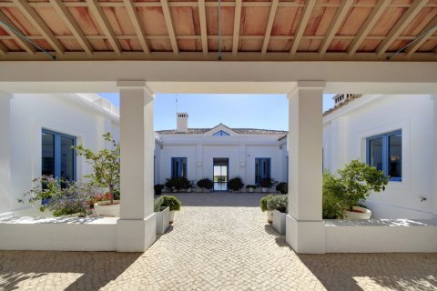 Villa zum Verkauf in Benahavis, Malaga, Spanien 5 Schlafzimmer, 682 m2 Nr. 55365 - Foto 3