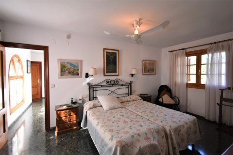 Villa zum Verkauf in L'Eliana, Valencia, Spanien 6 Schlafzimmer, 384 m2 Nr. 53912 - Foto 5