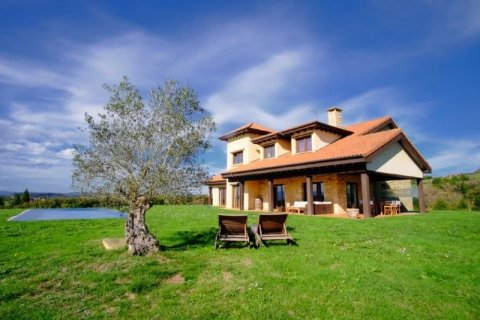 Villa zum Verkauf in Siero, Asturias, Spanien 6 Schlafzimmer, 500 m2 Nr. 55212 - Foto 1
