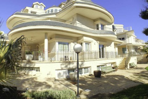 Villa zum Verkauf in Alicante, Spanien 11 Schlafzimmer, 1147 m2 Nr. 58943 - Foto 1