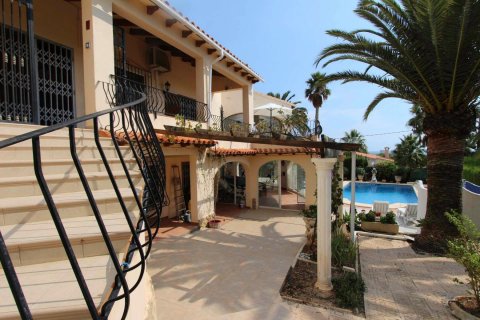 Villa zum Verkauf in Calpe, Alicante, Spanien 7 Schlafzimmer, 295 m2 Nr. 59000 - Foto 2