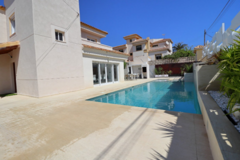 Villa zum Verkauf in Torrevieja, Alicante, Spanien 4 Schlafzimmer, 175 m2 Nr. 58680 - Foto 2