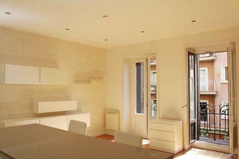Wohnung zum Verkauf in Madrid, Spanien 2 Schlafzimmer, 90 m2 Nr. 59283 - Foto 1
