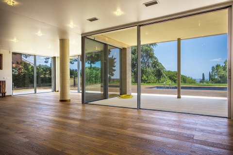Villa zum Verkauf in Barcelona, Spanien 4 Schlafzimmer, 454 m2 Nr. 58526 - Foto 2