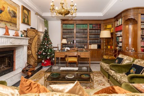 Villa zum Verkauf in Malaga, Spanien 11 Schlafzimmer, 1.03 m2 Nr. 3657 - Foto 17