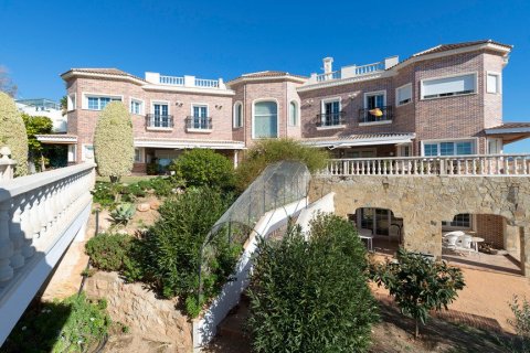 Villa zum Verkauf in Malaga, Spanien 6 Schlafzimmer, 2.15 m2 Nr. 3651 - Foto 9