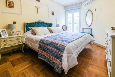Villa zum Verkauf in Madrid, Spanien 7 Schlafzimmer, 235 m2 Nr. 3348 - Foto 22